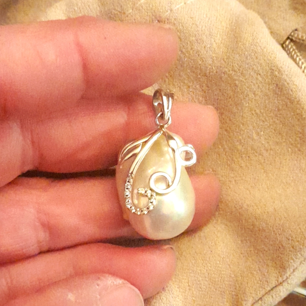Pearl pendant